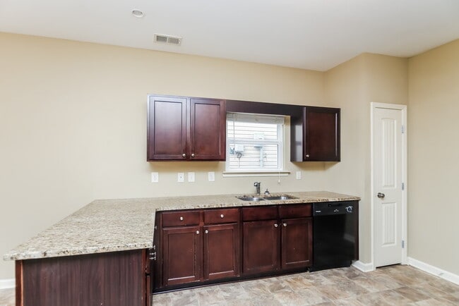 Building Photo - 66 Crescent Woode Way