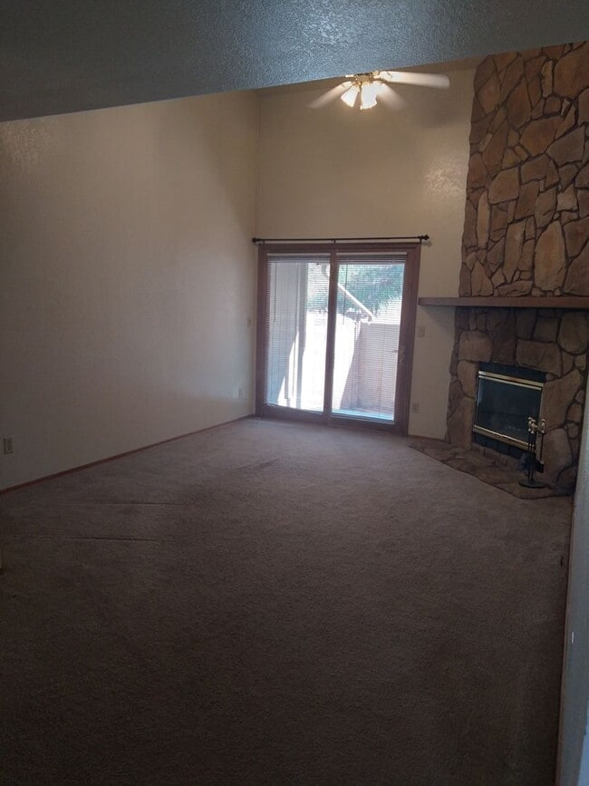 Building Photo - 937 W Madera Ln