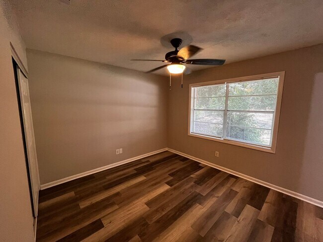 Building Photo - New On the Market!