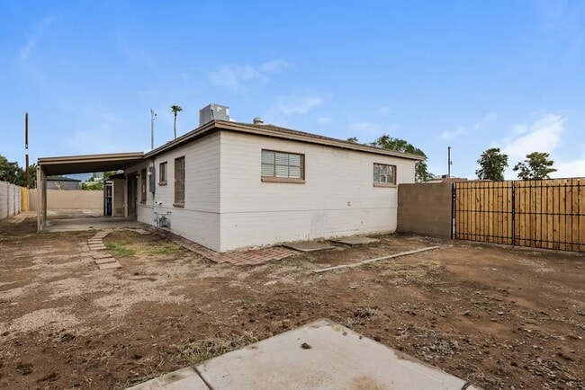 Building Photo - 672 E Buffalo St