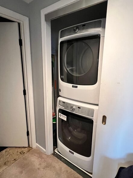 In-unit washer/dryer - 250 President St