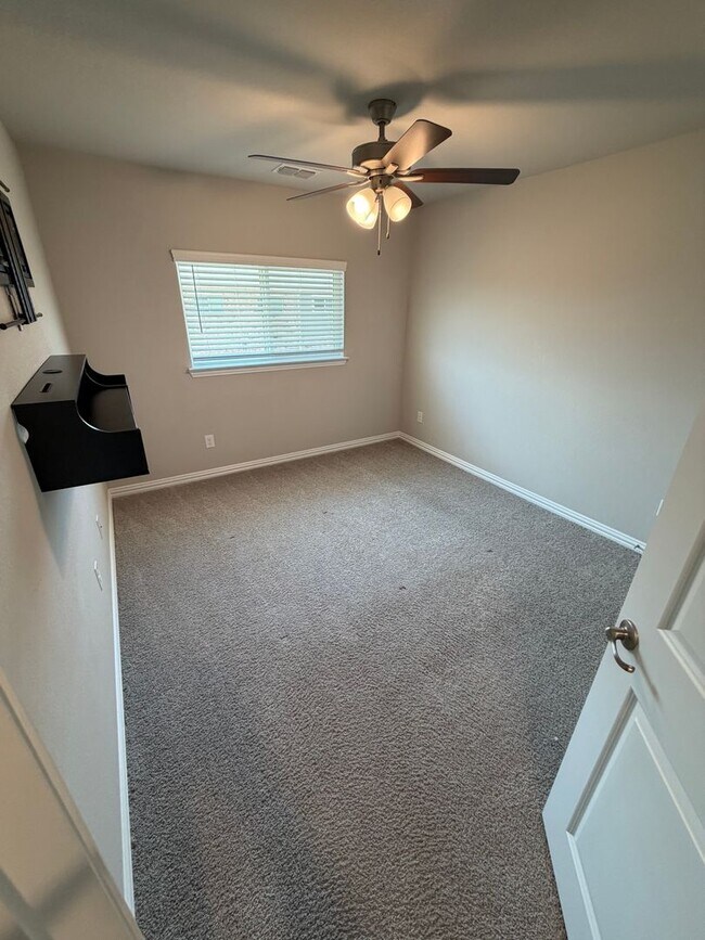 Building Photo - 2940 Bluets Dr