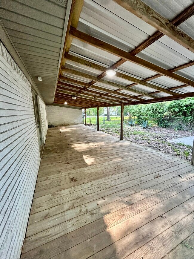 Building Photo - 202 Carter Dr