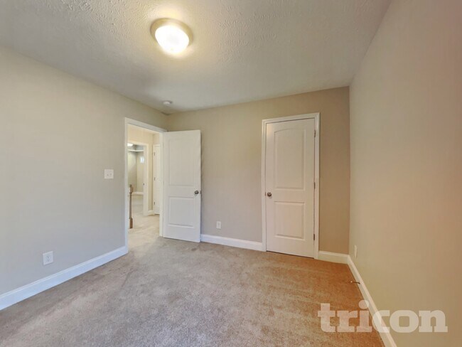 Building Photo - 189 Bonnell Dr