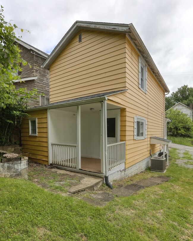Building Photo - 119 Semmens St