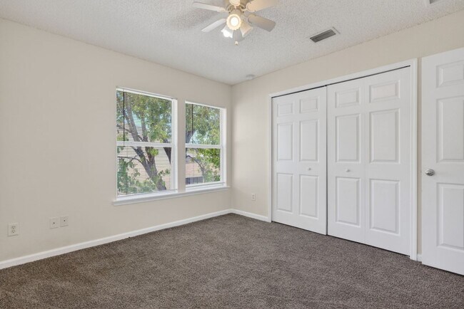 Building Photo - Great location! Great price! Great home!