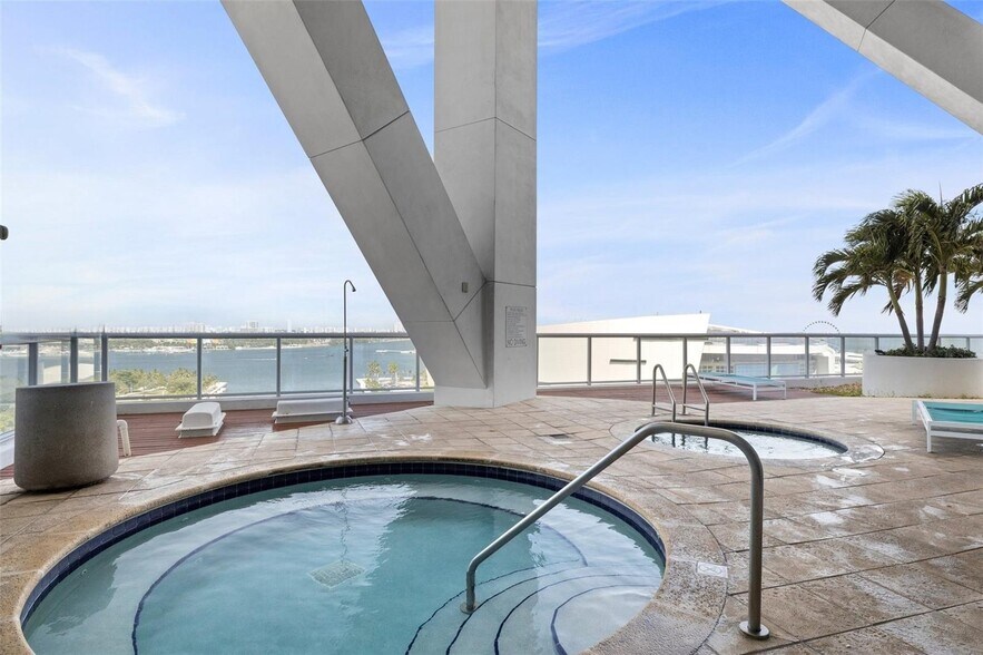 Building Photo - 888 Biscayne Blvd