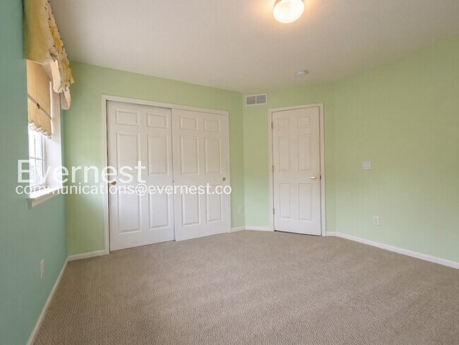 Building Photo - 4 Bed/2.5 Bath Home with Fenced Yard and Garage / Available Soon!