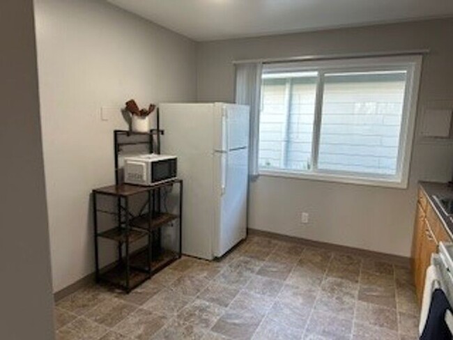 Building Photo - 2bed/1bath Available NOW! ONE MONTH FREE W...