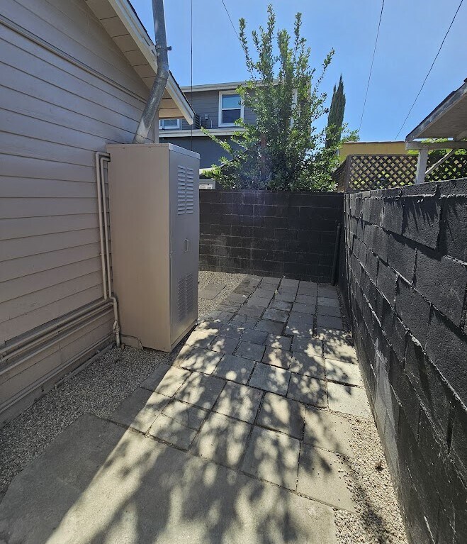 Building Photo - 3136 Casitas Ave