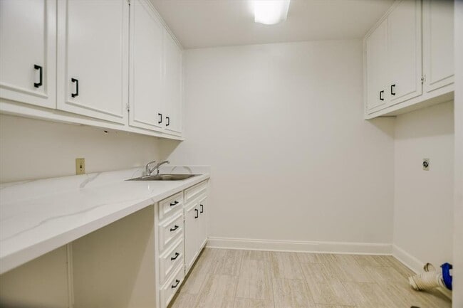 Building Photo - 518 Cliff Dr