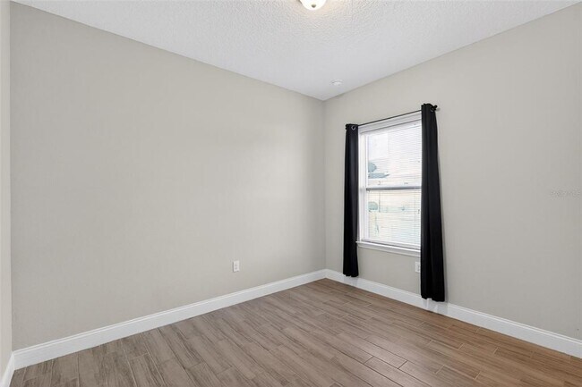 Building Photo - 717 Robin Ct