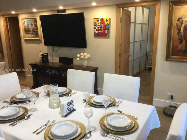 Building Photo - 6039 Collins Ave