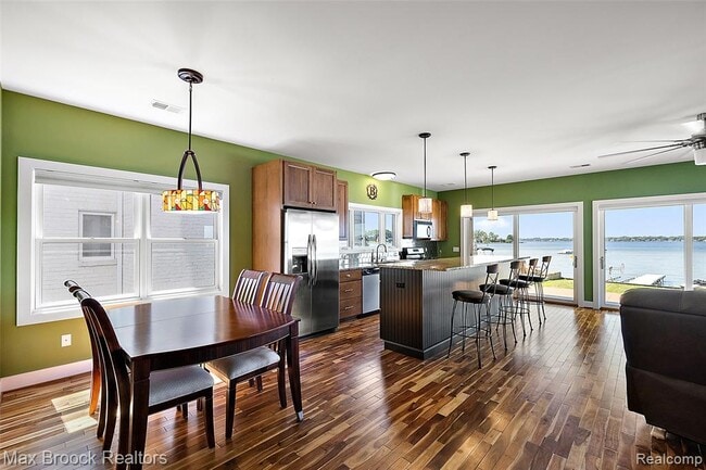 Building Photo - 2022 Willow Beach St