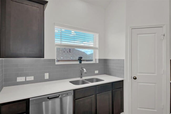 Building Photo - 937 Mallow Rd