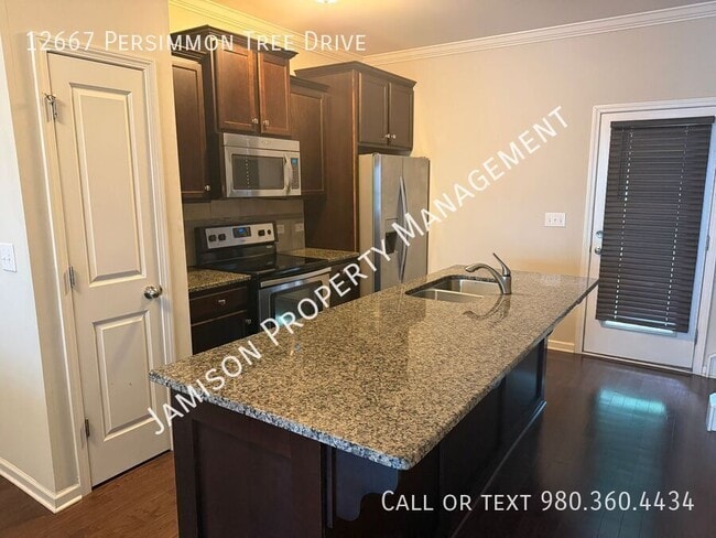 Building Photo - 12667 Persimmon Tree Dr