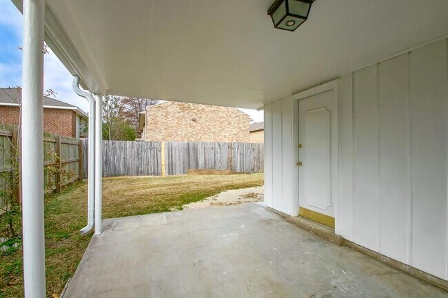 Building Photo - 31 Antigua Dr