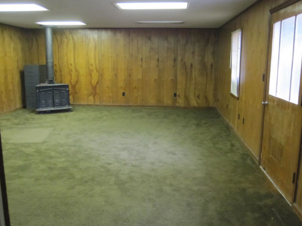 30' x 21' attached game room - 607 Cox Ave