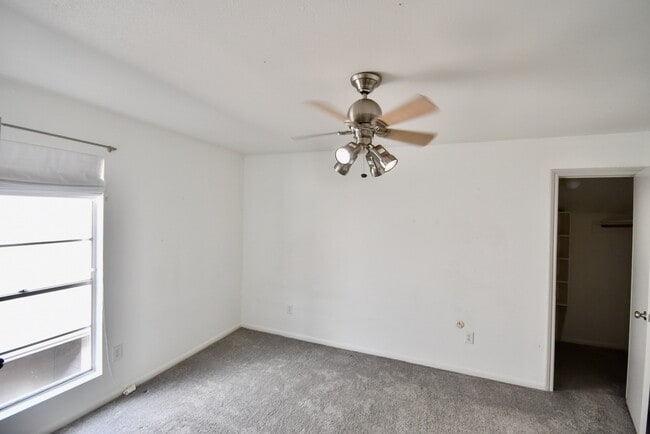 Building Photo - 4404 Basswood Ln