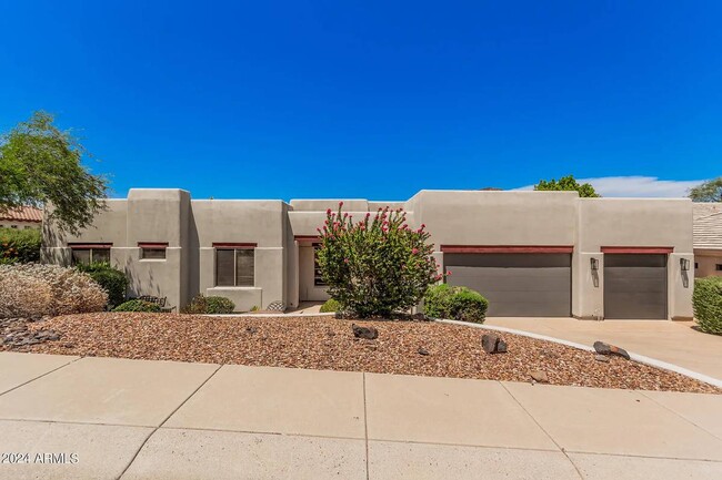 Building Photo - 6128 W Alameda Rd
