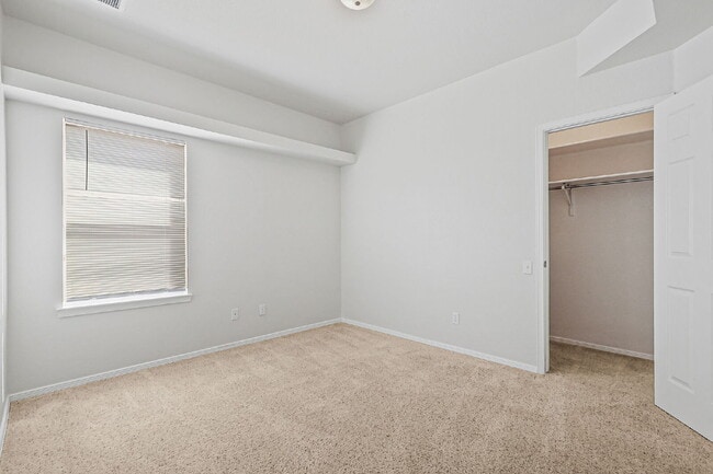 Building Photo - "Spacious 4-Bed Oasis with Granite Touches...