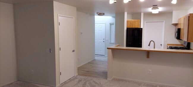 Building Photo - 1950 NE Derek Dr