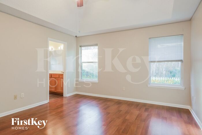 Building Photo - 489 MacKenzie Cir