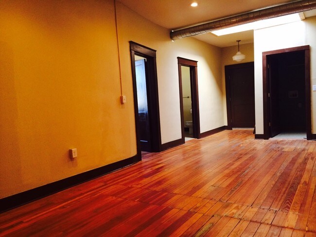 Building Photo - 101 W 4th St