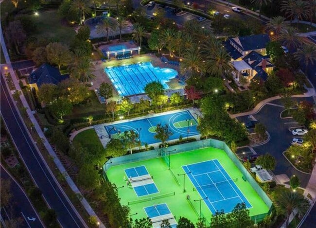 Building Photo - 16 Shelburne St