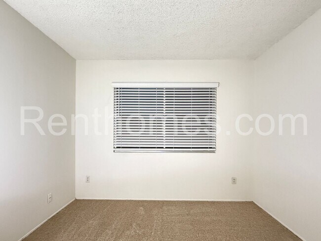 Building Photo - 2764 Meadow Lark Dr