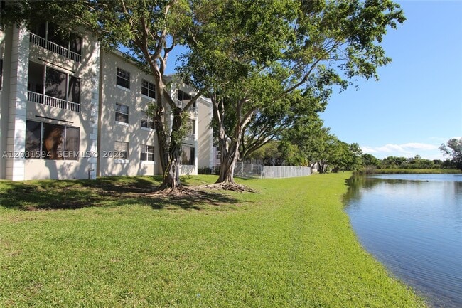 Building Photo - 2880 N Oakland Forest Dr
