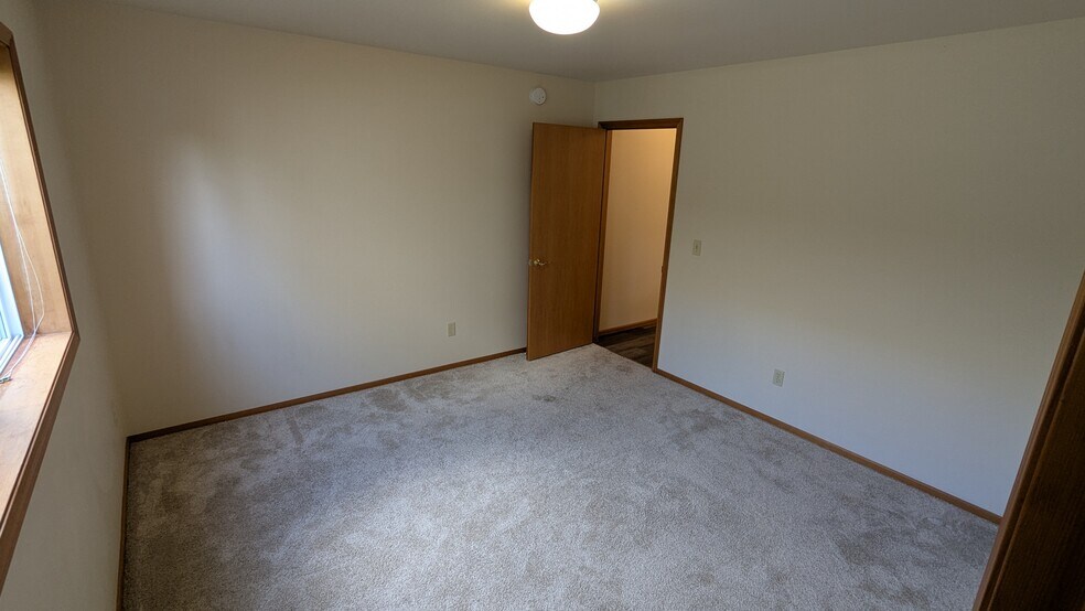 Building Photo - 517 Main Place