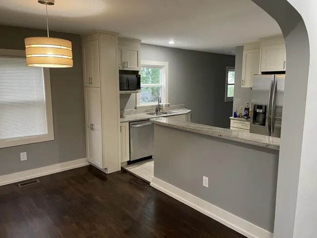 Building Photo - 2 Bedroom 1 Bathroom