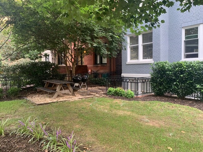 Building Photo - DC Studio in "Old City"  - Furnished!! Murphy bed & small sofa.