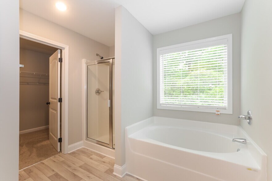 Building Photo - 2068 Providence Rd