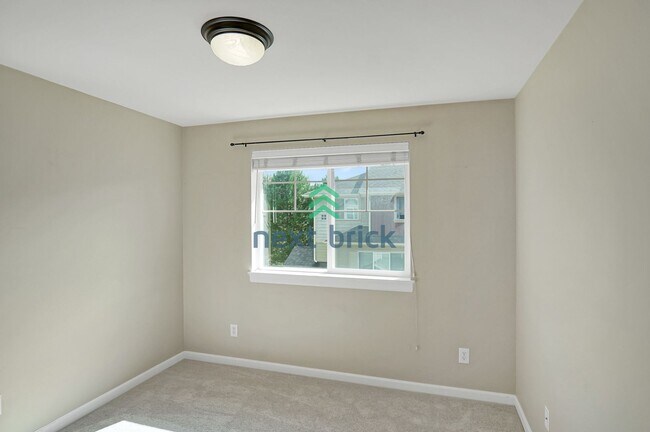 Building Photo - 4 Bed and 2.5 Bath Beautiful Condo is Avai...