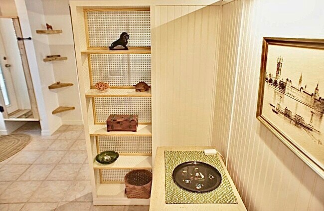 Building Photo - 21 Arenta St