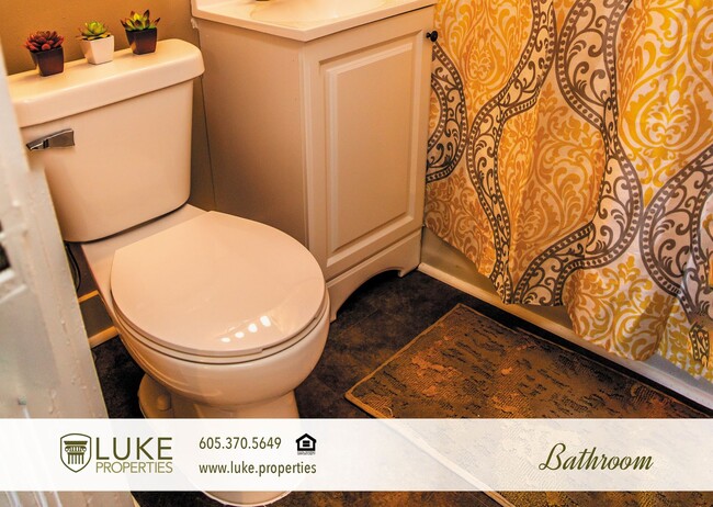 Building Photo - 803 S Main Ave