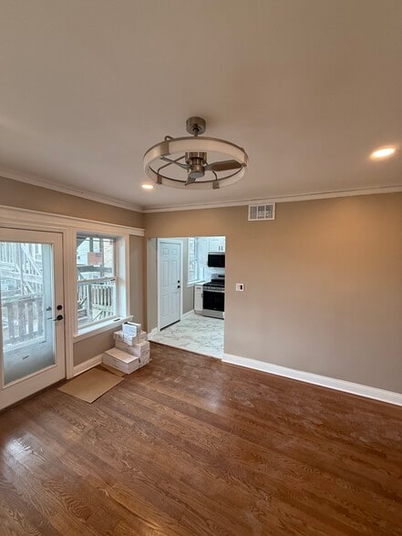 Dining/Family room - 1629 W Granville Ave