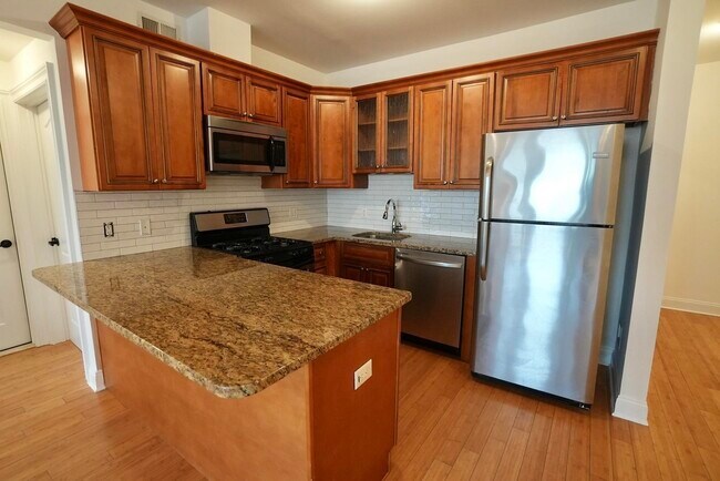 Building Photo - 5 Monitor St