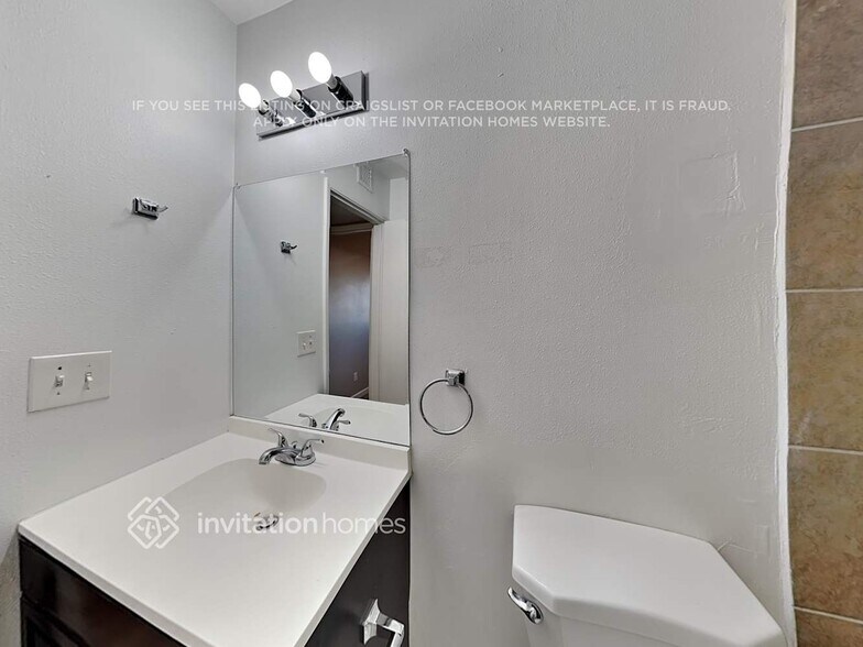 Building Photo - 2458 E Alpine Ave