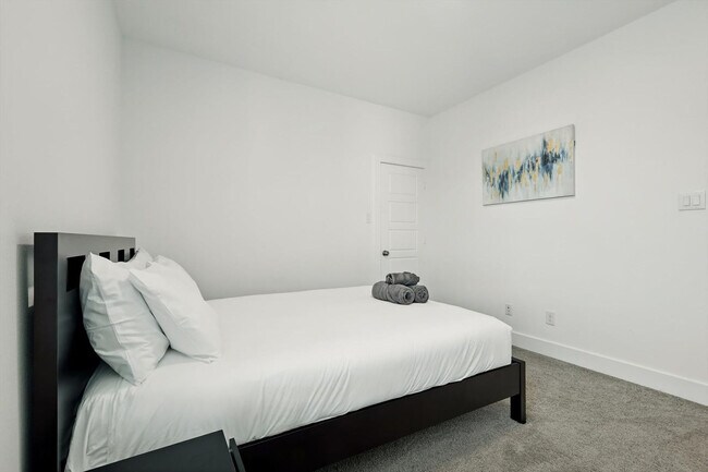 Building Photo - 3129 Rutz St