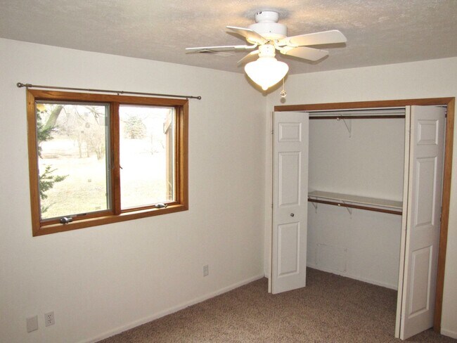Building Photo - 523