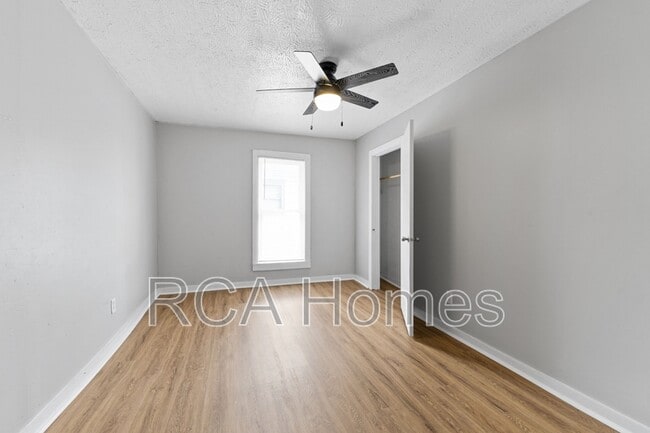 Building Photo - 1441 E 11th St