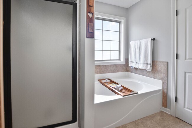Building Photo - Pet Friendly Three Bedroom with Bonus!
