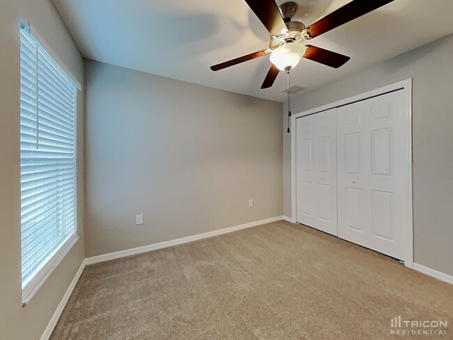 Building Photo - 921 Kingfisher Dr