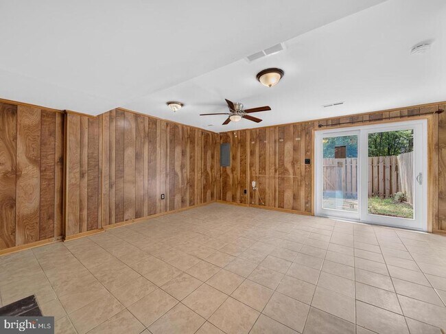 Building Photo - 15057 Cherrydale Dr