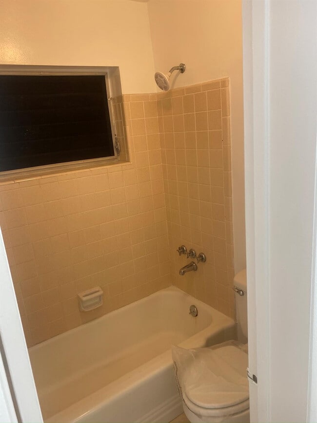 Building Photo - 4328 SW 6th St