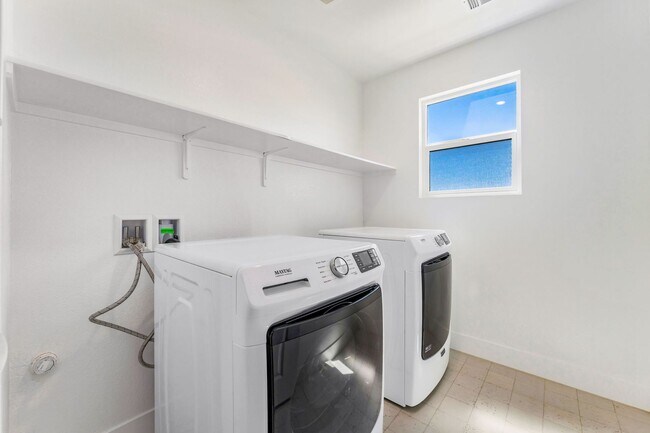 Building Photo - Modern Living in a Newer North Las Vegas Community!
