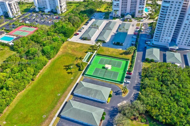 Building Photo - 5051 N Hwy A1A